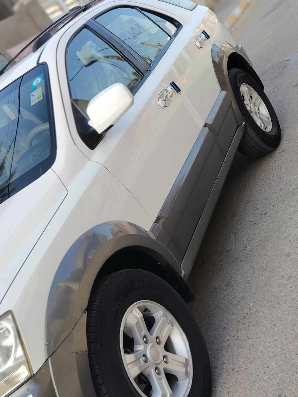السلام عليكم للبيع سورنتو موديل 2006 وارد خليجي فول مواصفات فتحة تحكمات شفتات فور ويل كفالة عامة من الضربة والصبغ والتبديل تبريد شغال محرك بيه صوت بالرواجز فقط كير توني مبدلة بيها خربطة بالكهربائيات والباقي كله جديد ماشيه 220 حقيقي تخم تاير جديد اكسنات حدادية كله فول للبيع السعر 82 وبي مجال رقم ميسان تحويل ثاني يوم سنوية مجدده شراي يتصل *********** مكان ديوانية
