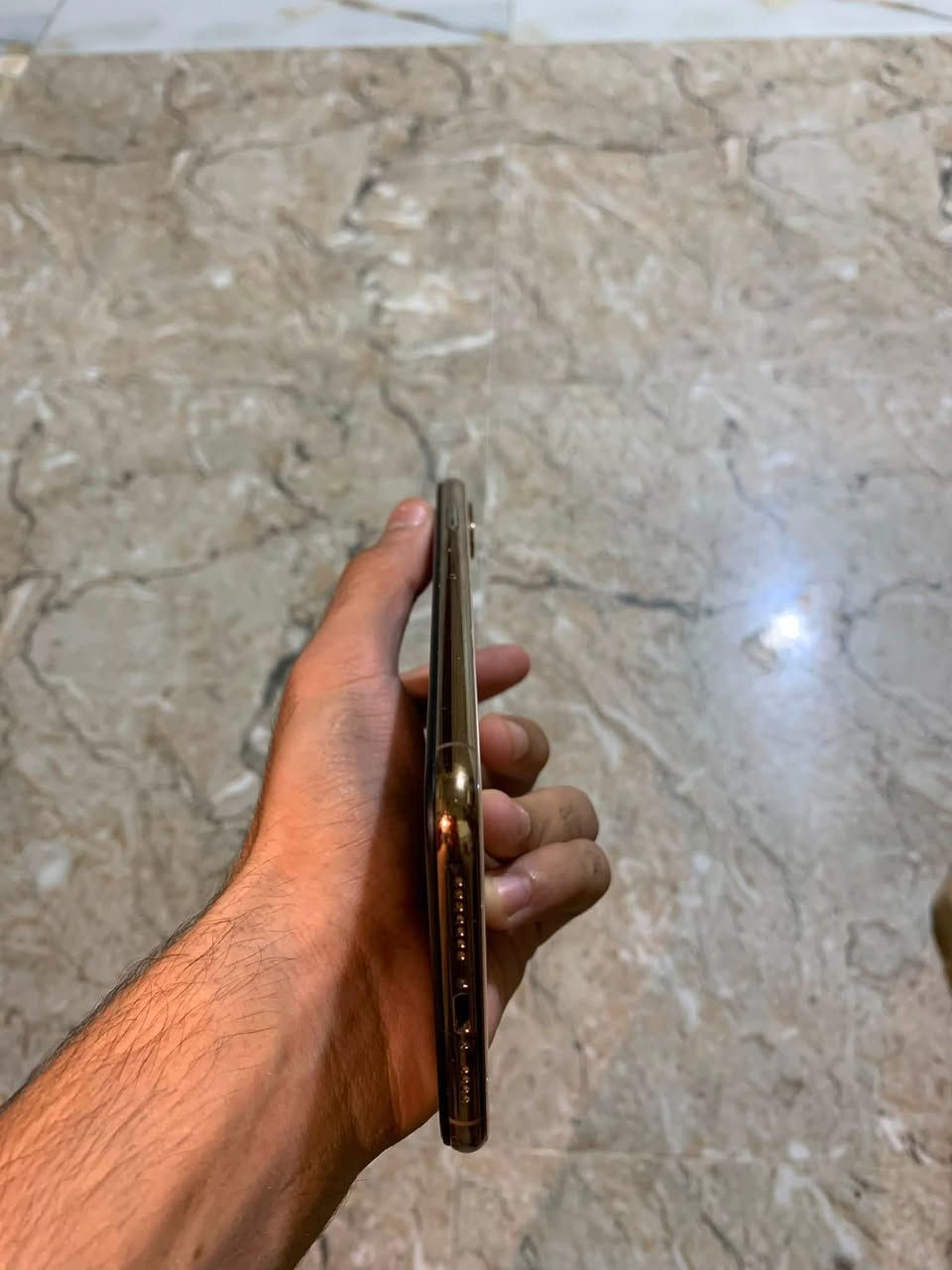 سلام عليكم آيفون اكس إس ماكس بطاريه 86ذاكره 256 ما مفتوح ما مفتوح كامرات فول للبيع السعر 250وبي مجال فقط ضهره مكسور /***********@إشارة
