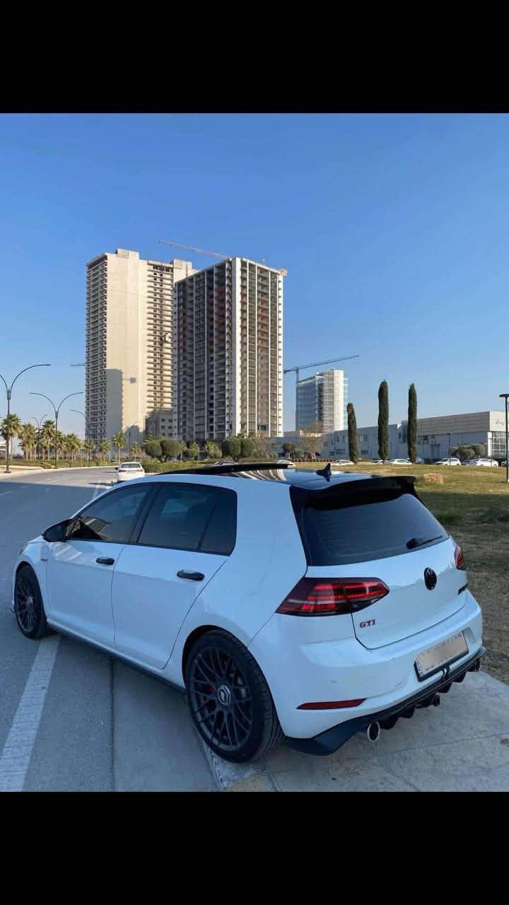 Golf gti 2020
قەپات مسفات پانۆرامە کوشین جلد 
شاشە گەوەرە  ٤ مۆد 
رادار  کوشین گەرم 
لایت متحرک
خەتی جادە 
ئاوێنە رادار قەپات موسفات بێ ئۆتۆبان 
یەک چاملخ  پشت سیاق  سبوخە 
بێ ئرباک بێ ژورێ نوقتە ژوری نیە 
54mi رۆیشتیە 
***********
