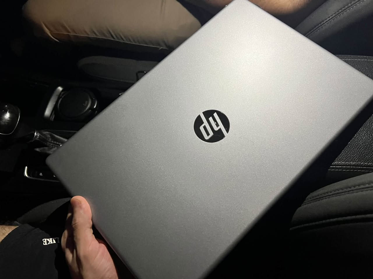 سلام عليكم حاسبه hp للبيع المواصفات تلكونها جوه بل صور نضيفه وجديده مع كامل ملحقاتها السعر 750 للبيع او المراوس بحاسبه اقوه منها الرقم ***********
