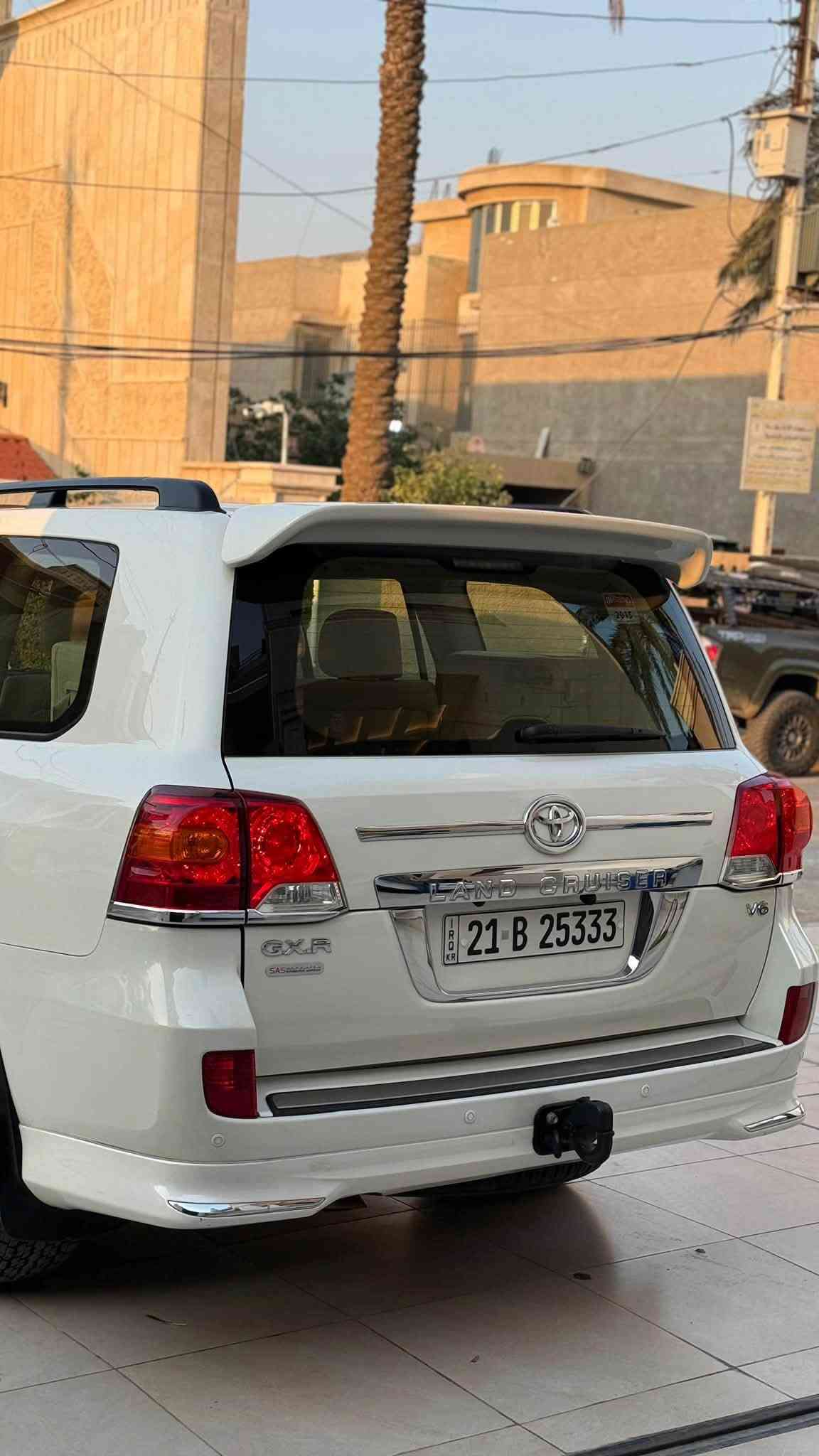 2015 Toyota Landcruiser
سلام عليكم

لاندكروز 2015 جيهان اول مالك 
GXR v6
مكينة 6 سلندر
رقم سليمانية باسمي
ماشية 137 الف حقيقي

سبير وعدة مال شركة 
على ايد وحدة من هيه زيرو 
مكينة كير حداديه تخم تاير باتري كهربائيات كلهن جدد 
كفاله من الصبغ والتبديل 

بيها بارد جوه قبغ البانزين

المواصفات:-
سلايد فتحة
ثلاجة 
كشنات كهربائي ثلاث دكم
شاشة + كامرة + حساس امامي خلفي  
تحكمات ستيرن 
مري شفط
8 ايرباك 

نظام فور ويل 
تشغيل عن بعد 
تشغيل بصمة وابواب وجنطة
وباقي من المواصفات معروفة

السعر 378 بيها مجال 
مكانه السيديه 
رقمي ***********
