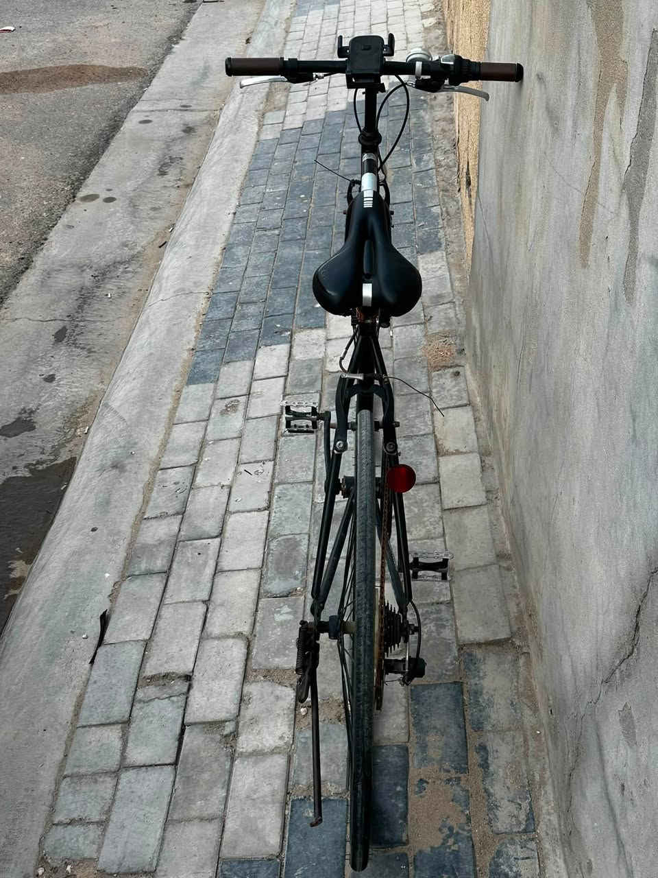 بايسكل c700 للبيع
ماركة كومفورس سبورت المنيوم بالكامل 
تايرات + جوب امامي خلفي جديد 
سستم بريكات امامي خلفي بحالة ممتازه
مكينه ٦ خلفي ١ امامي ماركة شيمانو 
ويل امامي خلفي المنيوم نضيف بالكامل 
وزن جدا خفيف و سريع كذلك 
ويا هديه سرج طبي + ستان موبايل 
السرج القديم موجود كذلك 
السعر ١٧٥ و بي مجال جدا قليل 
رقمي ***********
