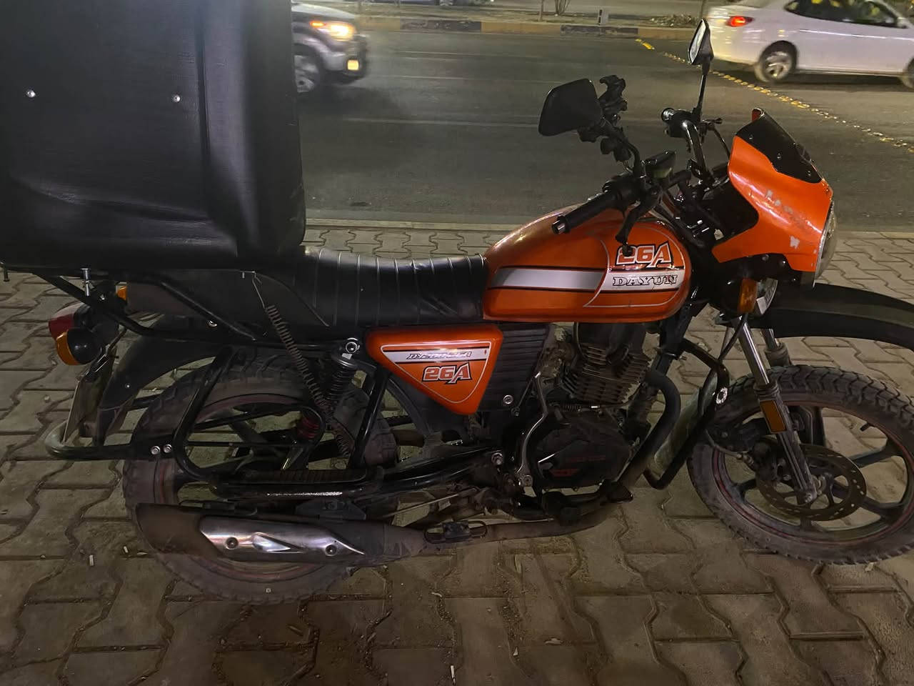 من رخصت ادمن
سلام عليك دايوان للبيع موديل ٢٥  دراجه نضيف اشتغل بيها دلفري  بس هسه بطلت لكيت شي احسن من دلفري. محرك خير من الله تاخذ كبل للشارع دهن كل ١٠ ايام ابدل ماتصرف بانزين يعني دراجه معتني بيها  رقم اريبل ثاني يوم مباشر احول 
دراجه رايدها ٢.٦٥٠  مليونين  ٦٥٠ الف  وبيه مجال حك جيه  بس رجاء لحد يكسر بيها لن موديل ٢٥ دشبول اكتروني  
هذا رقم *********** بيه واتساب همين 
مكاني ديالى بعقوبه
