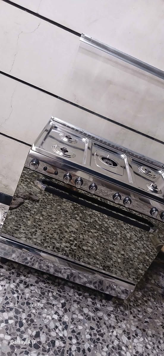 طباخ ايطالي نضيف كهربائياته شغالة نار عاليه وزركة السعر ١٦٥ مكان حي الجهاد واتساب *********** بغداد, العراق

نص مكتوب في الصور:
- Galaxy A17