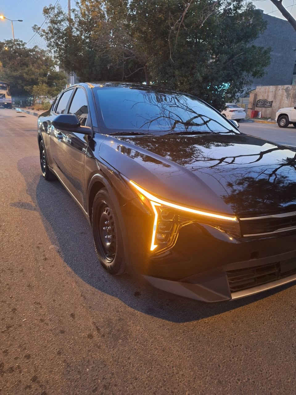 سلام عليكم بيع فقط بدون مراوس
للبيع K4 موديل 2025 وارد امريكي لون اسود 
دخول جديد 

بدون رقم ماشيه4000 الف 
حادثه دعاميه وبنيد بيه ايرباك ستيرن وبرده

مواصفات السياره تحكم استيرن جهتين
بصمه تشغيل

شاشه كبيره كامره دواره

تحديد مسار لد خلفي وامامي

صندوق بصمه 

ابواب بصمه ترحيب سايد بريك بصمه

رادار امامي توقف ذاتي

حجم المحرك 2000 دوش

السعر 143 وبيه مجال للشراي مكاني بغداد الحريه 
*********** للستفسار الاتصال غير متواجد عل فيس
