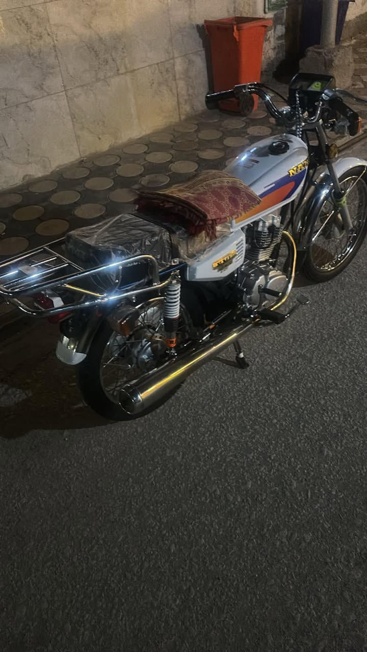 س ع دراجه نوع نامه شلامجه تعمير فقط شاصي سكنر تعمير جديد او الدراجه كدامكم صارله اسبوعين من معمره نجف حي ميسان 950 او بيه مجال الشراي ***********
