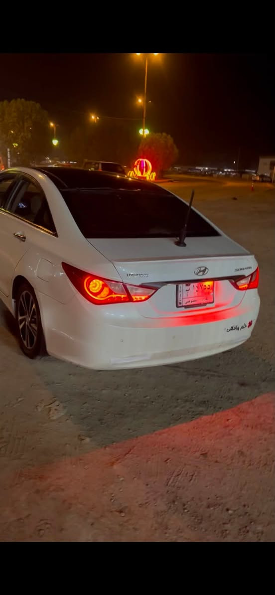 السلام عليكم سنواتا موديل ١١ خليجي مكينه ٢٤٠٠ دوش المرغوب 
فول مواصفات عدا البصمه شاشه كامره تحكم ستيرن بناراما طكتين اشاير بلمري وبعد بيها هواي مواصفات كشن كهرباء رقم بغداد مداور ثاني يوم بسمك بيها صبغ رشات وبيها بلداير الوره بارد 
مكاني بابل الهاشميه ***********
