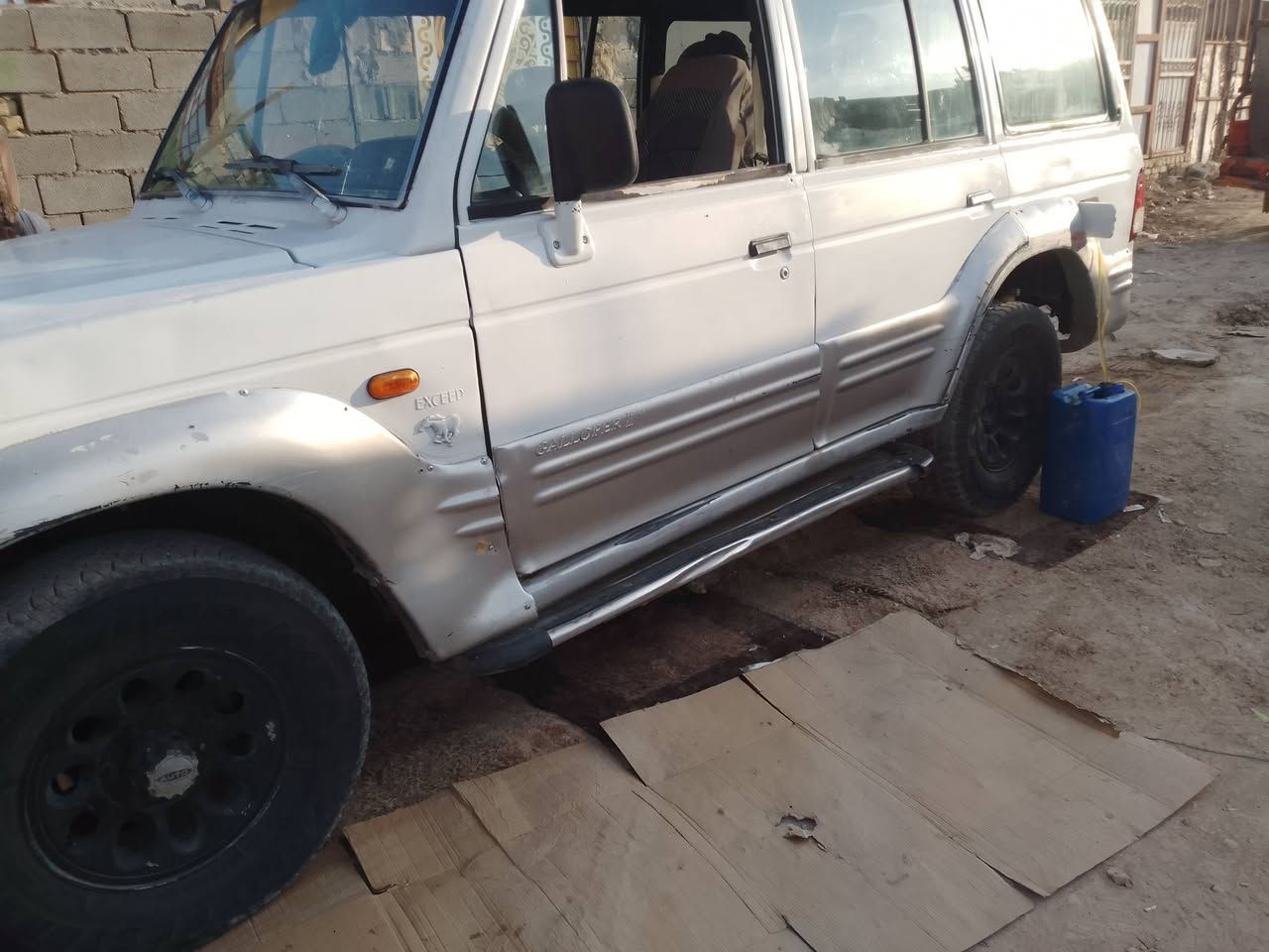 سياره البيع باجيرو موديل 2000
متهد دوله وعشارين راعيه ميقبل يحول 
20ورقه بيه مجال ***********

نص مكتوب في الصور:
- NEW