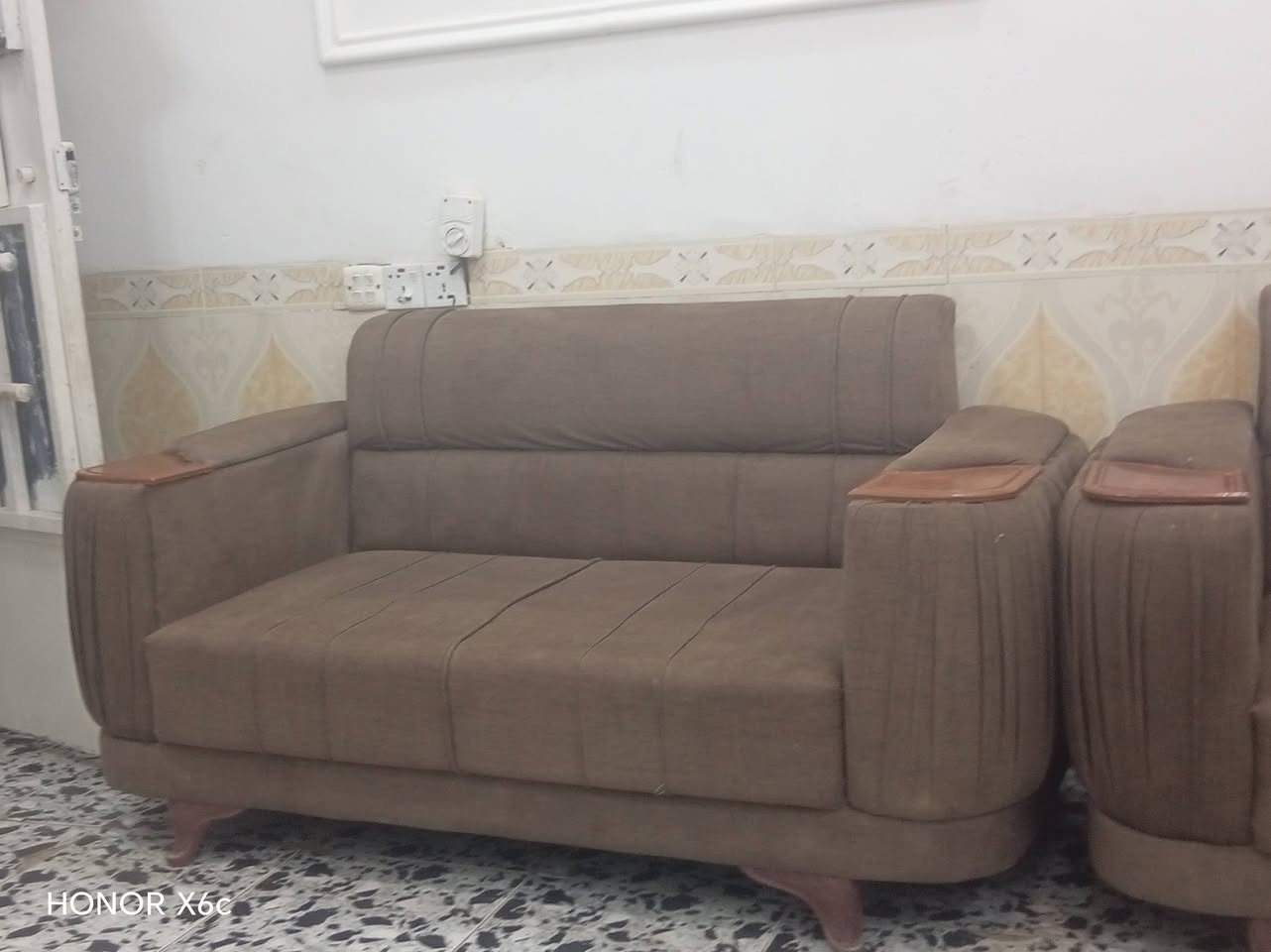 السلام عليكم تخم للبيع عشر طبلات النظافه 95% التخم كلش نظيف ويا ثلاث طبلات وثمن كوشات السعر 650 وبمجال مكاني قضاء السنيه***********

نص مكتوب في الصور:
- HONOR X6c