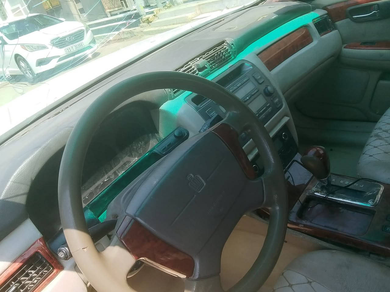 سلام عليكم سياره ملكه للبيع 2002
مكينه وكير كفاله حداديه زينه كهربائيات كله شغاله 
لايتات زنون اصفر جدد توني ماخذهن السكن الوالن بس يحتاجله ترتيبات بسيطه تخم تاير جديد متومه رقم وسنويه 
طبق الاصل مكاني ديوانيه السعر 26 وبيه مجال بسيط متواجد خاص او للاتصال على الرقم ***********
