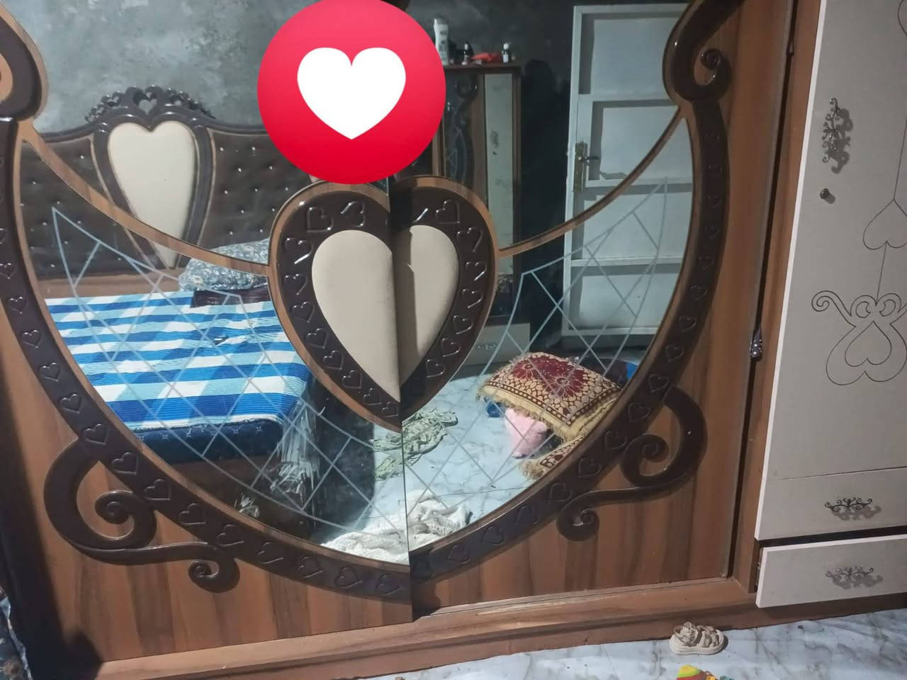 غرف للبيع تركي السعر,600وبيها مجال حق الجيهاحي العلام ***********
