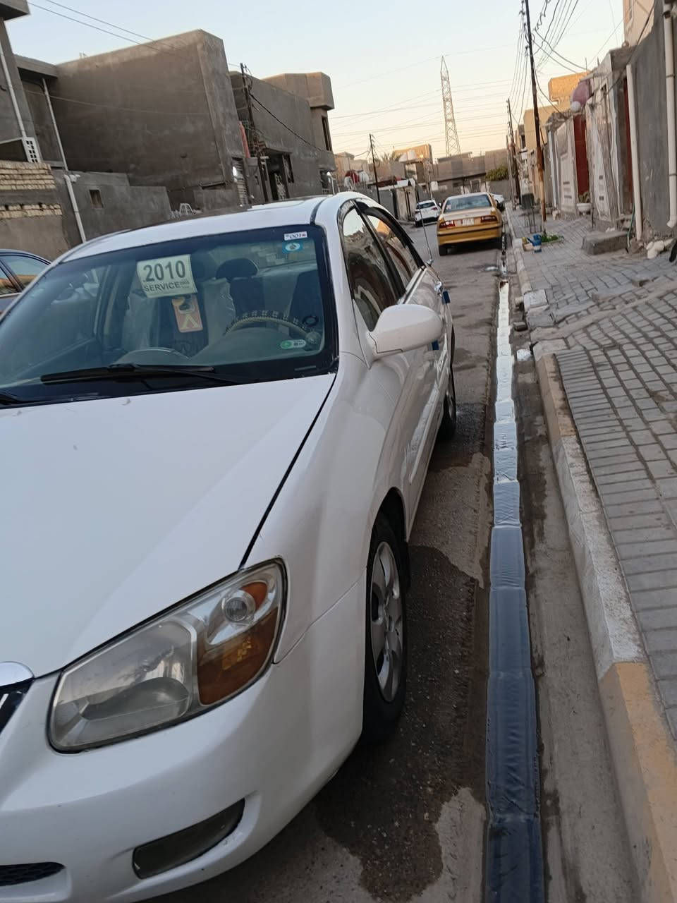 السلام عليكم كيه سيراتو متجايه صفحه واحده وبيه تبديل قطعتين السياره جاهزه من كلشي محرك 1600تبريد حلوه دواخل حلوه تخم تواير السعر 68وبي مجال وقابل للمراوس... رقم تلفوني ***********

