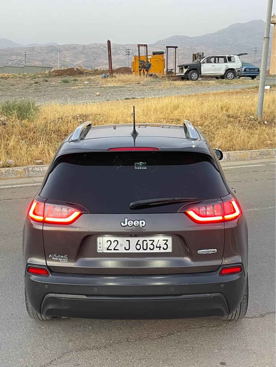 jeep cherokee 2019 
جێب چیرۆکی 
فولە بەس سڵاید نییە 
دوو پارچەی بۆیاخە بە شەرتی فەحس و سۆنەر 
ڕەقەم هەولێر ، ڕەقەم و سەنەوی و هەزەی تازەیە و بە ناوی خۆمانە 
مەکینەی کراوەتەوە بەڵام گێڕ و مەکینە بە شەرت 
بێ مەسرەف و نوقسانی 
سعری ١١٣ و کەمێک معامەلە 
*********** السليمانية, العراق
