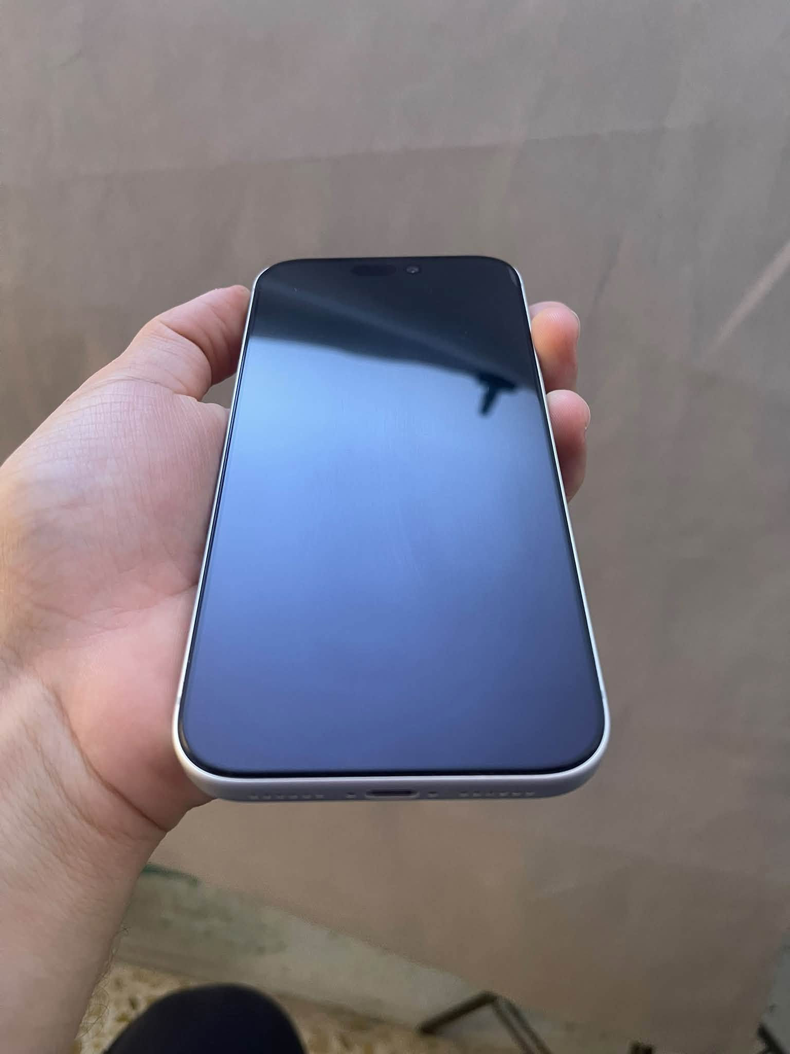 ايفون 17 pro max سلفر للبيع
سلام عليكم 

للبيع iPhone 17 Pro Max 256GB Silver، نسخة ياباني eSIM.

الجهاز مكفول كلش نظيف ومحافظ عليه، ما بي أي زلغ أو ضربات، وما مفتوح ولا متصلح.

البطارية🔋 99%
عدد الدورات 130 

تاريخ الشراء 2026/2/7 والاستخدام شخصي.

ضمان Apple ساري، بالإضافة إلى ضمان ذهبي عالم القلعة سنة استبدال ومدفوع عليه ضمان ذهبي 100 الف اضافية 
كامل مع الكارتونة والكيبل الاصلي مع لزكة الشاشة دبل كلاس اصلية
 
السعر 1,850,000 د.ع، ومجال للشراي 
عنواني شارع فلسطين 
***********

