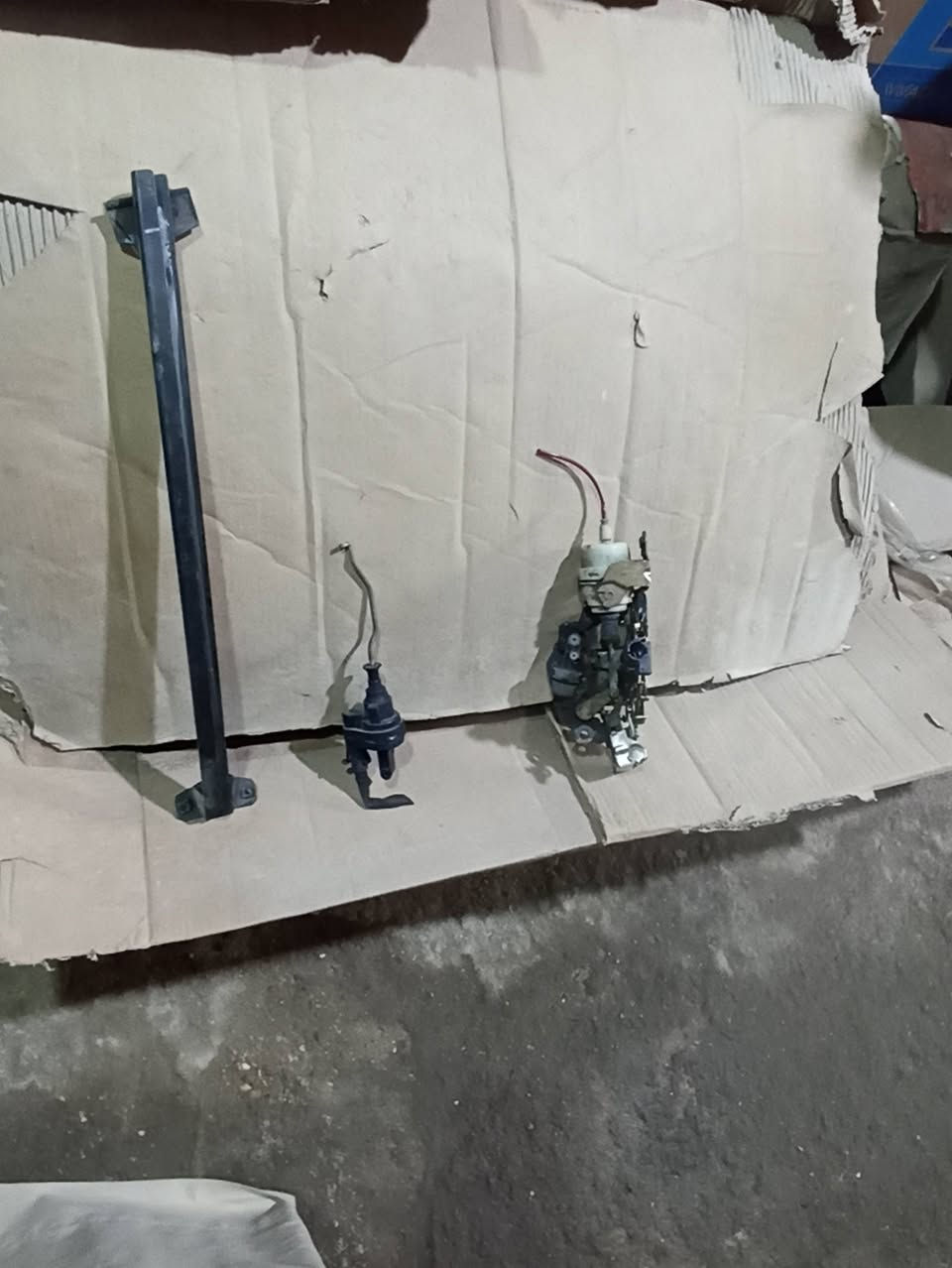 غراض مارسيدس متاحة
بريش غواصة
عمبار مع دبة الدهن غواصة 
Abs
مسطرة نوزلات مع الصوندات
مال شبح
كيلون باب شبح يمنة ويسرة مع السكك والدايفرم
سماعات ابواب خلفية شبح
