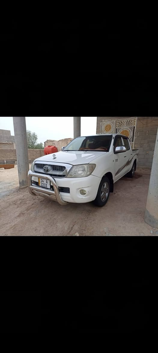 ٢٠٠٦ محدثة ١١ بصرة انكليزي تحويل ثاني يوم سنوية لل٢٧ مكفولة من الضربة والتجية بيهه رشات بالحزام فقط مكينه قطرة ماتنقص كير والحدادة خير من الله تجي وتشوفةبعينك سيارة مال بيت حلوة ومتعوب عليهه  نقصة بس تبريد السعر ١٢٥ وبيه مجال حك الجيه ***********
