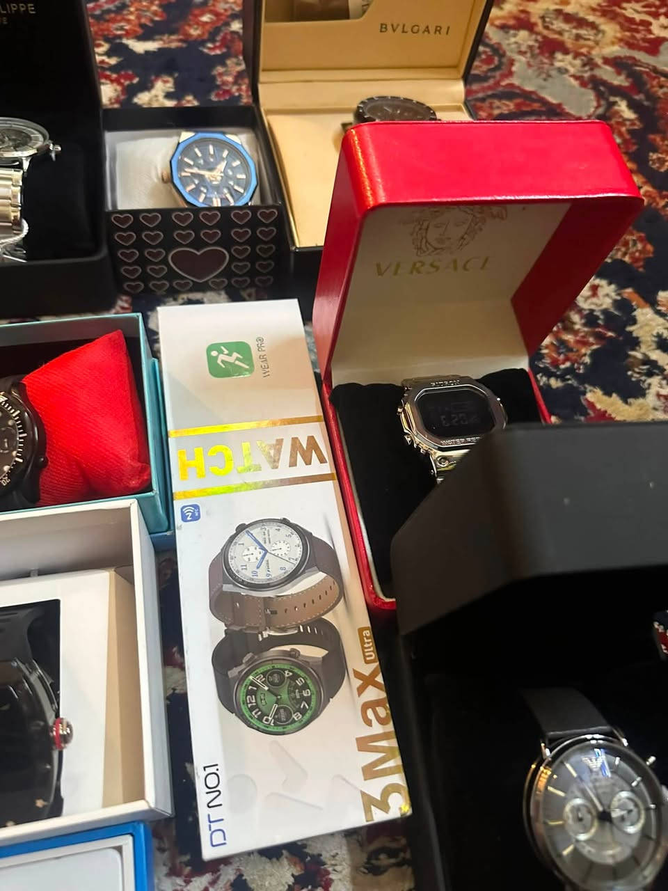 مجموعة ساعات مختلفه عدد 20 قطعه بيعه وحده وبلعافيه على اللي ياخذهن سعر القطعه على 25 الف مع علم كل قطع سعرهن اكثر مكاني كاظميه ***********

