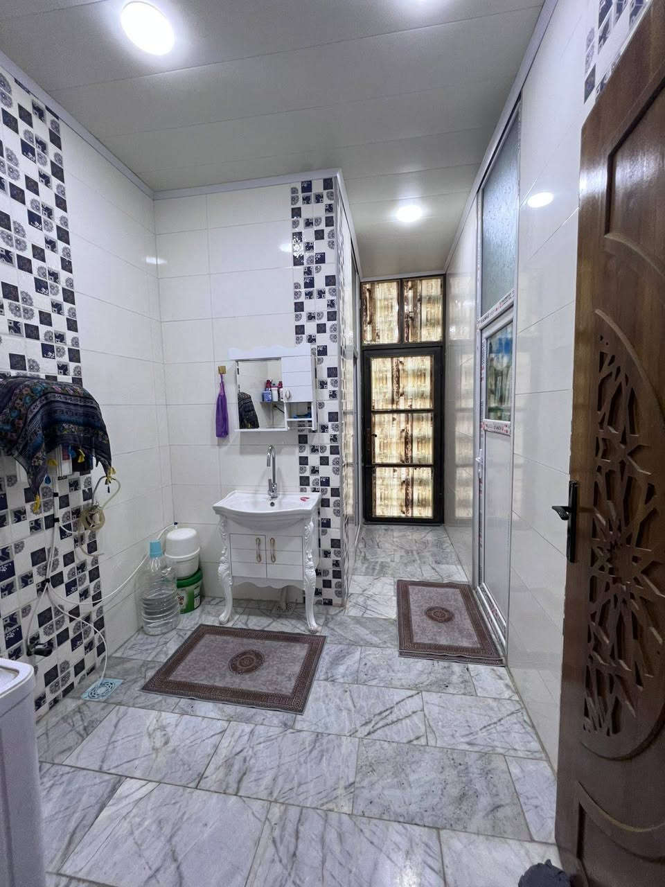 سلام عليكم بيوت لبيع بداخل دونم 2500 متر عل طريق العلويه شريفه بنت الحسن ع من جه ساده ابو خطه طابوا زراعي سند 25 كافه الخدمات متواجده فيه وايضا محلات ينشأ عليه عل شارع عام للستفسار اتصال عل رقم *********** و*********** السعر خاص
داخل بيوت ارضيه مرمر وسرايمك هندي درجه الأولى

