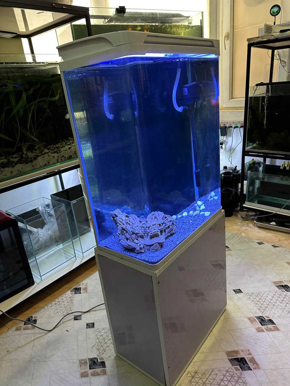 حوض ماء • فلتر خاص • إضاءة LED