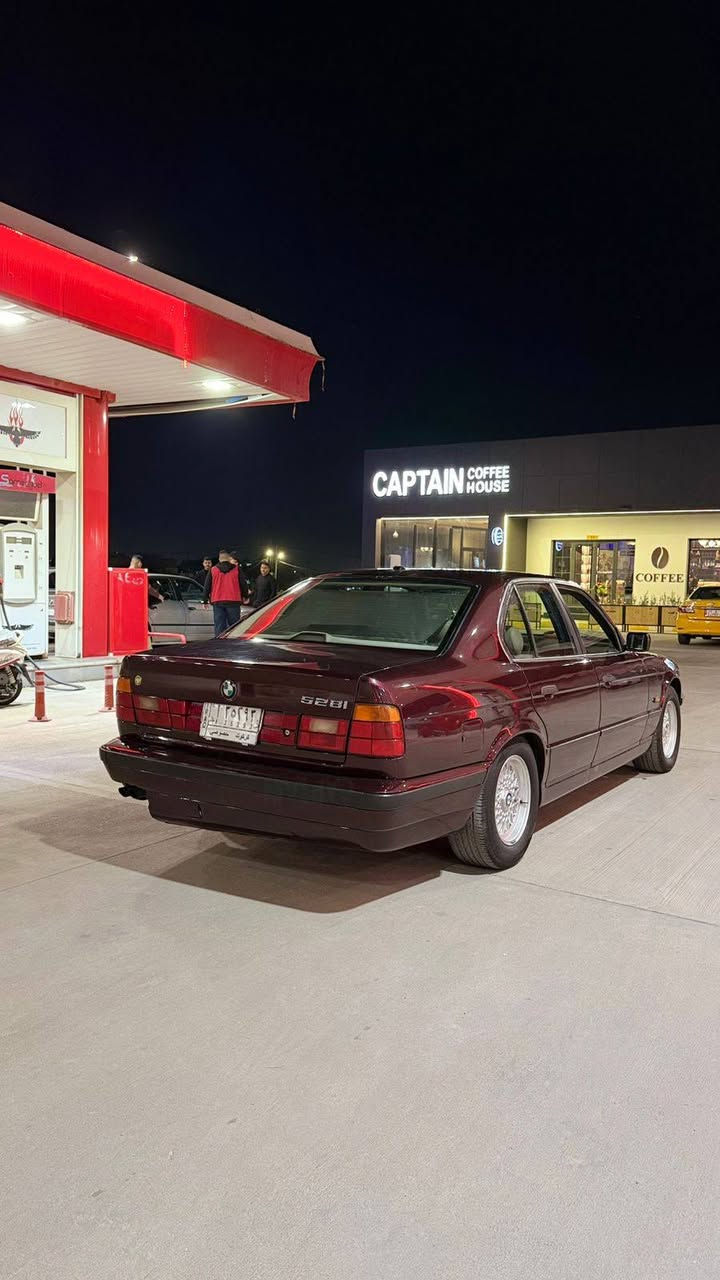 سلام عليكم  BMW الحلوه للبيع 
موديل:1994
كير و محرك و اكسل بومه 28 ديجيتال شرط الوكاله صاروخ ارضي 
السيارة ادامتها كامله و مابيها اي نقص دهن و دسك و زوجين تايرات جدد ما بيها اي نقص تبريد و تدفئة شغال دك سلف و اطلع للبصرة السيارة تعبانين عليها و جاهزة من كل النواحي رقم كركوك و سنوية لحد2027/7 تحويل ثاني يوم مباشرة 
سعره:70
وبيه مجال او مراوسه مع مارسدس دوب
رقم التواصل
***********
