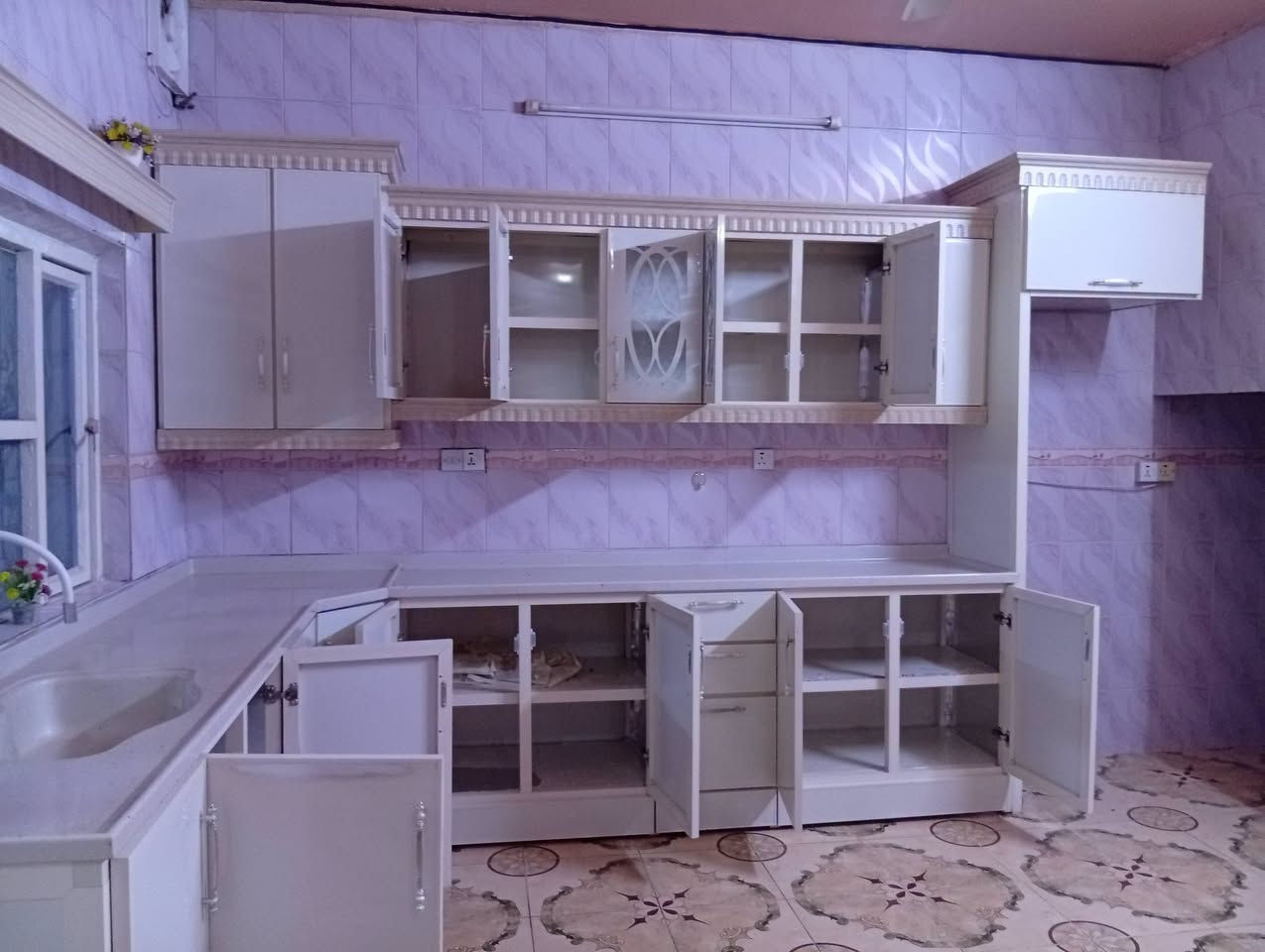 بوفيه • نظيف • قابل تفاوض