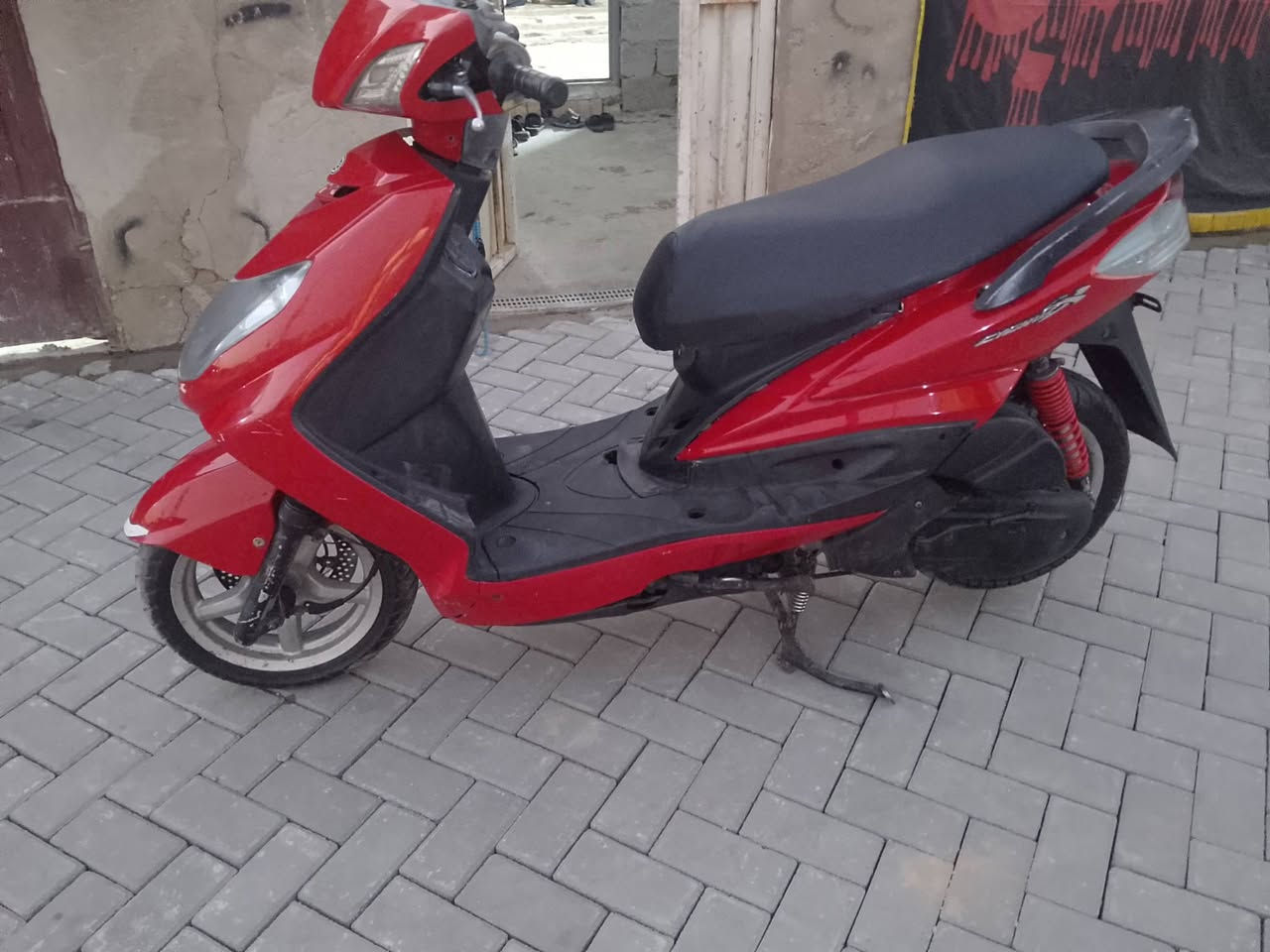 دراجه سكنس للبيع مكينه برغي مامفتوح بيها  ***********
750 وبيها مجال
