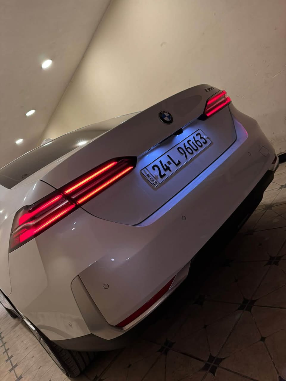 السلام عليكم 🌺
BMW 530 i luxury
موديل 2024 - الشكل الجديد 
——————————————————
المواصفات 
- داتاشو 
- ⁠خمس كامرات🎥
- ⁠فتحة سقف 
- ⁠بصمه تشغيل وابواب دخول ذكي 
- ⁠شاشة متصلة تدعم كار بلي 
- ⁠مخارج تكييف ذكية 
- ⁠انارة داخلية متغيرة 
- ⁠رادار امامي وخلفي وجانبي 
- ⁠حساس امامي وخلفي 
- ⁠كشنات جلد وتدفئة وتدفئة ستيرن 
- ⁠خزن ميموري 
- ⁠سستم صوت هارمن 🎧
- ⁠شفتات تبترونك 
- ⁠ستيرن كهرباء 
- ⁠شحن لاسلكي 
- ⁠مود درايف 
- ⁠مري شفط وقلاب ونقطه عمياء 
- ⁠انارة ترحيب 
- ⁠قفل وفتح عند الاقتراب 
- ⁠جنطه كهرباء ( تفتح بالقدم )
- ⁠لايتات داينمك اوتو 
- ⁠التحذير بالاهتزاز عند انعكاس المسار

طبعاً السيارة بيها هواي مواصفات وجديدة جداً بالعافيه الي تصير من نصيبة .☘️
السيارة ( كلين تايتل ) كفالة عامة من كلشي من الدعاميه للدعامية لاحادث ولاصبغ ولابارد ولا اي شي - بعدها على وضع الشركة 
ماشية 55 الف ميل 
رقم شمالي دخول كاتي دهوك احنه رقمناهة جاهزة من كلشي 
مغلفة ppf بالكامل ضمان ١٠ سنوات 

مكان السيارة بغداد - حي الجامعة 
وسعرها جداً مناسب وشايف كل الخير مقدماً الي ياخذها 

السعر ٤٣،٥٠٠$

للاستفسار *********** 📞
