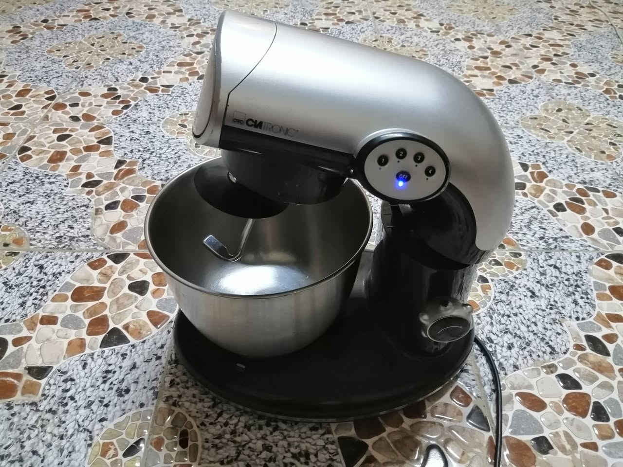 تنور كهربائي شغال درجه أولى أستعمال قليل. مع عجانه كهربائيه أستعمال قليل. مع أغراض أخرى مستعمله للبيع للتواصل  ماسنجر  أو واتساب ***********.

