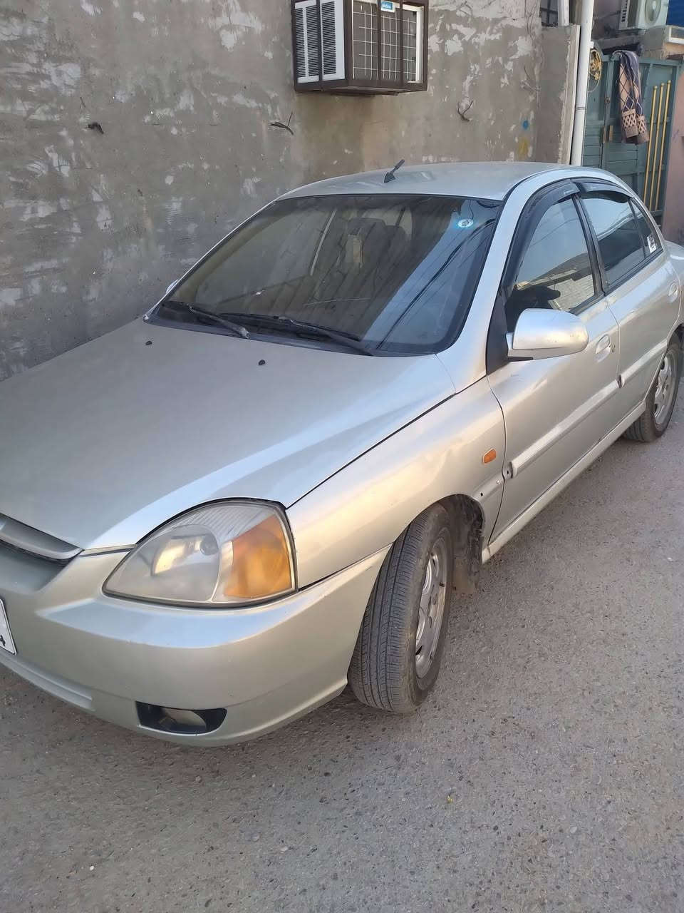 للبيع كيا ريو 2004 رقم بغداد كير عادي سياره كامله من كلشي محرك كير تبريد مكانها بغداد بأسمي سنويه لغايه 30 سعر (٣٩) ***********
