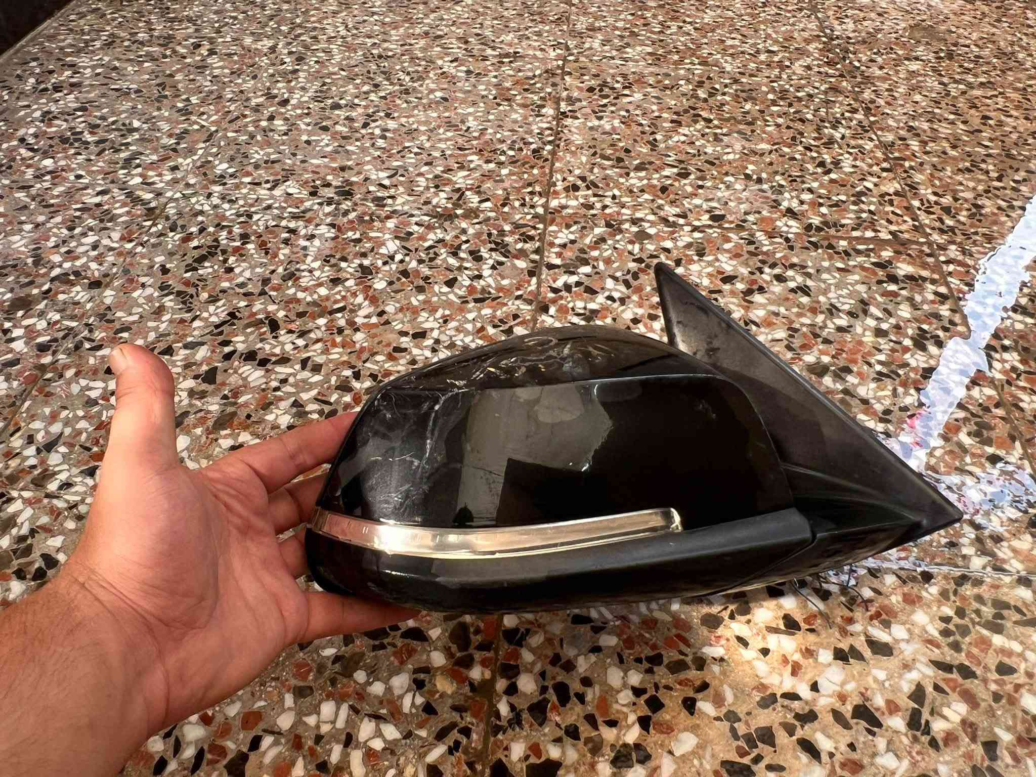 زوج مري e 90 شفط
زوج مري e60 شفط 
زوج مري x3 شفط 
وتك مرايه x1 حديث 
سعر الزوج50 الف فقط 
مكاني بغداد 
***********

