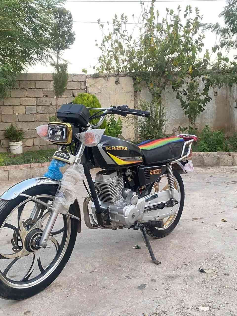 نامی پڕۆ ٢٠٢٤ مەکینە ١٥٠ی کەپس سەوتی دیشلی تیایە ٣٨٠ قوفڵ شوێن خورماڵ
***********
