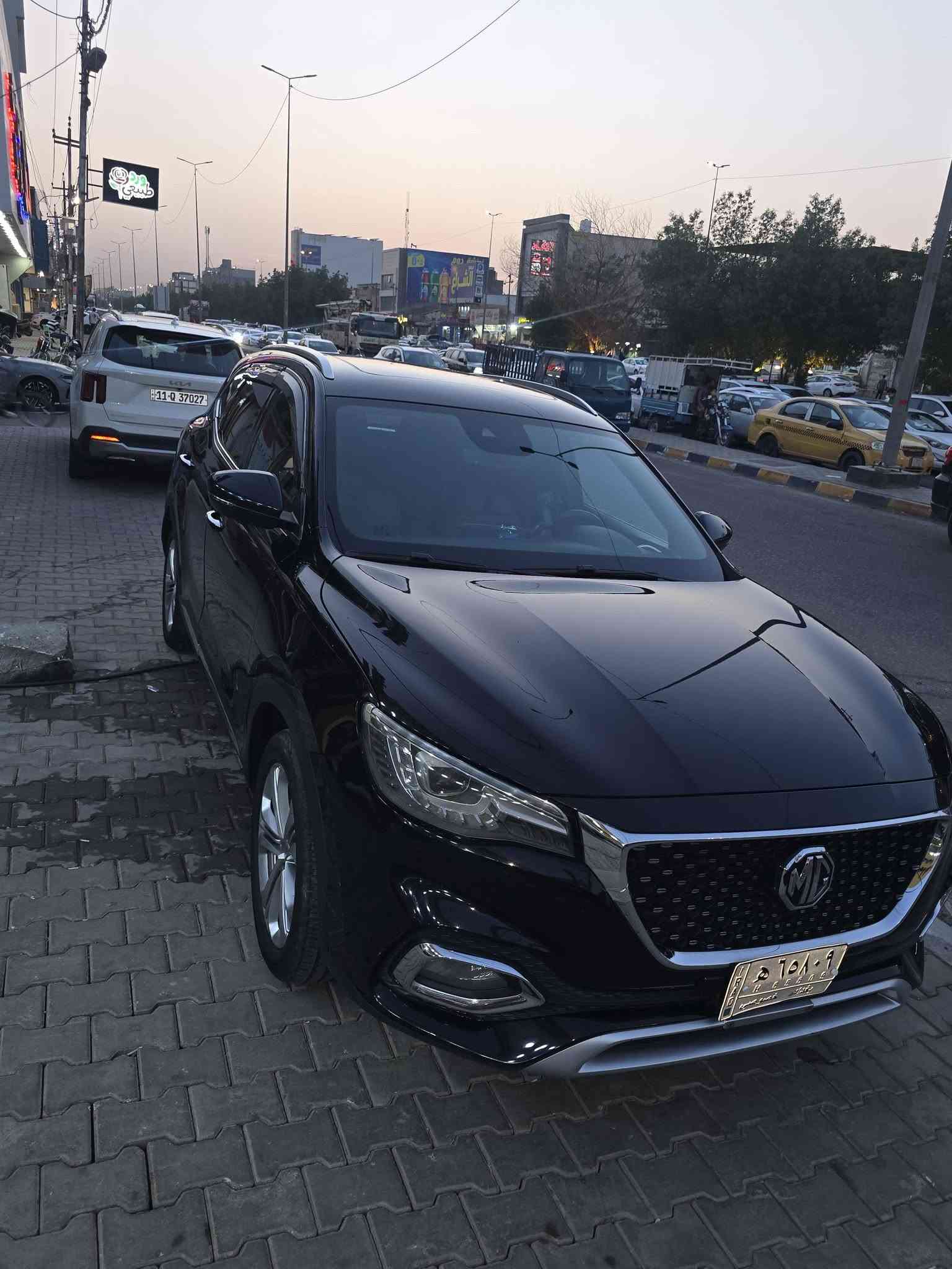 سيارة MG HS للبيع جوا السوك خواتها 140 اقل شي اعلى مواصفات سيارة رياضية وعالية هاي مو ZH هاي تختلف فئة تروفي مواصفات الماني :للبيع سيارة ام اجي HS MG 2020 تروفي
#للبيع MG Hs 3.0T فول 1/1
‎‏

‎ المحرك : 2.0  توربو (بنزين)
مع امكانية تفعيل الدفع الرباعي.
سيارة فخمة جدا!
‎‏‎
العداد 55 الف كم 
خليجي من العراق الشركة الرسمية.

بيها تبديل باب خلف السائق فقط 
 
مكان السيارة: النجف 
 
جميع الصيانة الدورية معمولة لها:
المواصفات:
داخل جلد احمر 
محرك 2.0 تيربو
ناقل سرعة دبل كلتش 7 سرعات
قوة المحرك 231 حصان
عزم الدوران 360 نيوتن/متر
‏نضام AWD فور ويل
جنط 18 المنيوم
اطارات جديده
مصابيح نهارية LED
اضاءة ترحيبية
هاند بريك الكتروني ( بصمة هاند بريك)
مكابح انتظار الكترونية AutoHold
‏A.B.S
نظام الثبات الالكتروني ESP
نظام توزيع قوة الكبح EPD
نظام مكابح المنعطفات CBC
نظام مراقبة ضغط الهواء في الاطارات
نظام مساعد صعود التلال HAC
نظام مساعد نزول التلال HDC
نظام مكابح من كونتينتال
حساس خلفي
نظام ايقاف المحرك عند الانتظار Stop&Go
مرايا كهربائية مع تدفئة
اشارات في المرايا الجانبية
مرايا قابلة للطي كهربائيا
مقود جلد
فتحة تكيييف خلفي
نوافذ كهربائية مع فتح واغلاف اوتوماتيكي
مثبت سرعة
بصمة
مقود قابل للتعديل
شاشة 10.1 انج
نظام ملاحة (نافيجيشن)
ثلاجة
بلوتوث
مداخل USB  مع شاحن
‏Android Auto
‏Apple Car Play
تحكم بالمقود
عادم مزدوج ( دبل اكزوزت)
ارضيات MG
كروم حول النوافذ
شبكة كروم
مرآة داخلية تعتيم
فلتر لتنقية الهواء و فلتر للغبار
مقابض كروم
حساس مطر
اغلاق النوافذ تلقائيا عند قفل السيارة
مصابيح امامية LED كريستال
مصابيح خلفية LED مع اضاءة تتابعية
اضاءة داخلية 44 لون
6 وسائد هوائية
نظام كشف النقطة العمياء
حساس لكشف السير الجانبي عند الرجوع للخلف بالسنتمترات يطلع المسافة
انذار فتح الابواب للاطفال
مقاعد امامية كهربائية
مقاعد رياضية فاخرة مطعمة بالكنتارا
ناقل سرعة في المقود (بادل شيفتر)
تكييف الكتروني ثنائي المنطقة
فتحة سقف بانوراما
حقيبة كهربائية شفط (دبة كهربائية)
شاشة عدادات 12.3 انش
4 أنظمة قيادة سبورت/قياسي/اقتصادي/مخصص
نظام قياد Super Sport للسرعة الفائقة

 
السعر 127 ورقة 

الاتصال
***********

سيارة MG HS للبيع جوا السوك خواتها 140 اقل شي اعلى مواصفات سيارة رياضية وعالية هاي مو ZH هاي تختلف فئة تروفي مواصفات الماني :للبيع سيارة ام اجي HS MG 2020 تروفي
