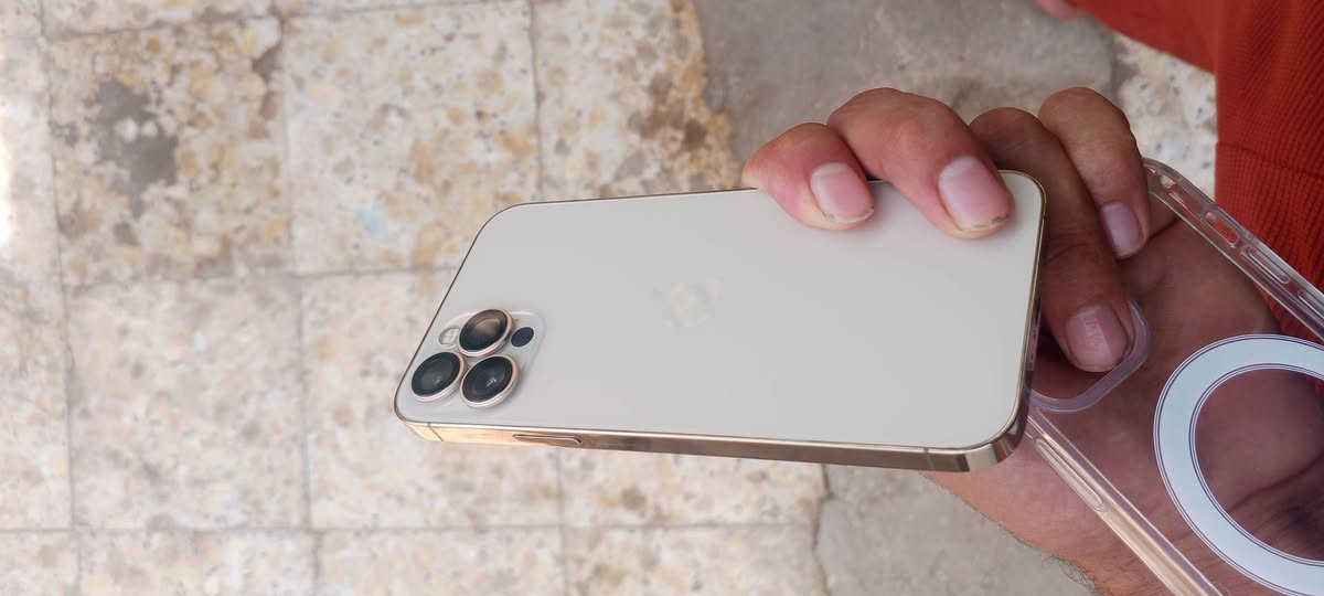 ايفون ١٢ برو • شاشة مبدلة • بطارية اصلية