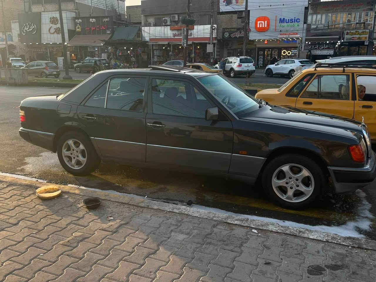 السلام عليكم سيارة مارسدس دب كير قفل مكينة 300 بلاد .  4 جام كهرباء كشنات كهرباء رقم انكليزي بغداد بسمي مصبوغه عام الجماليه بدون ضربه سياره قواعد دبلات بلاديه مكان سياره بغداد اتصال ***********
