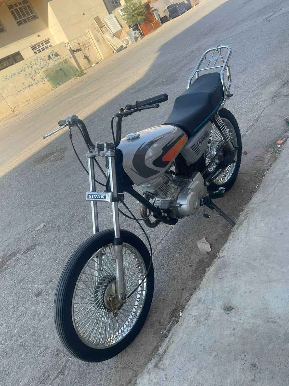 ماطور حربي فول عزم نار لل بيع سعر280الف بي مجال قليل كلشي جديد زوج ويل امامي خلفي زوج تايرات جديد قبضه كير دواسه تانكي وكشن وا بريكات امامي خلفي كله جديد العنوان اربيل التواصل ***********

