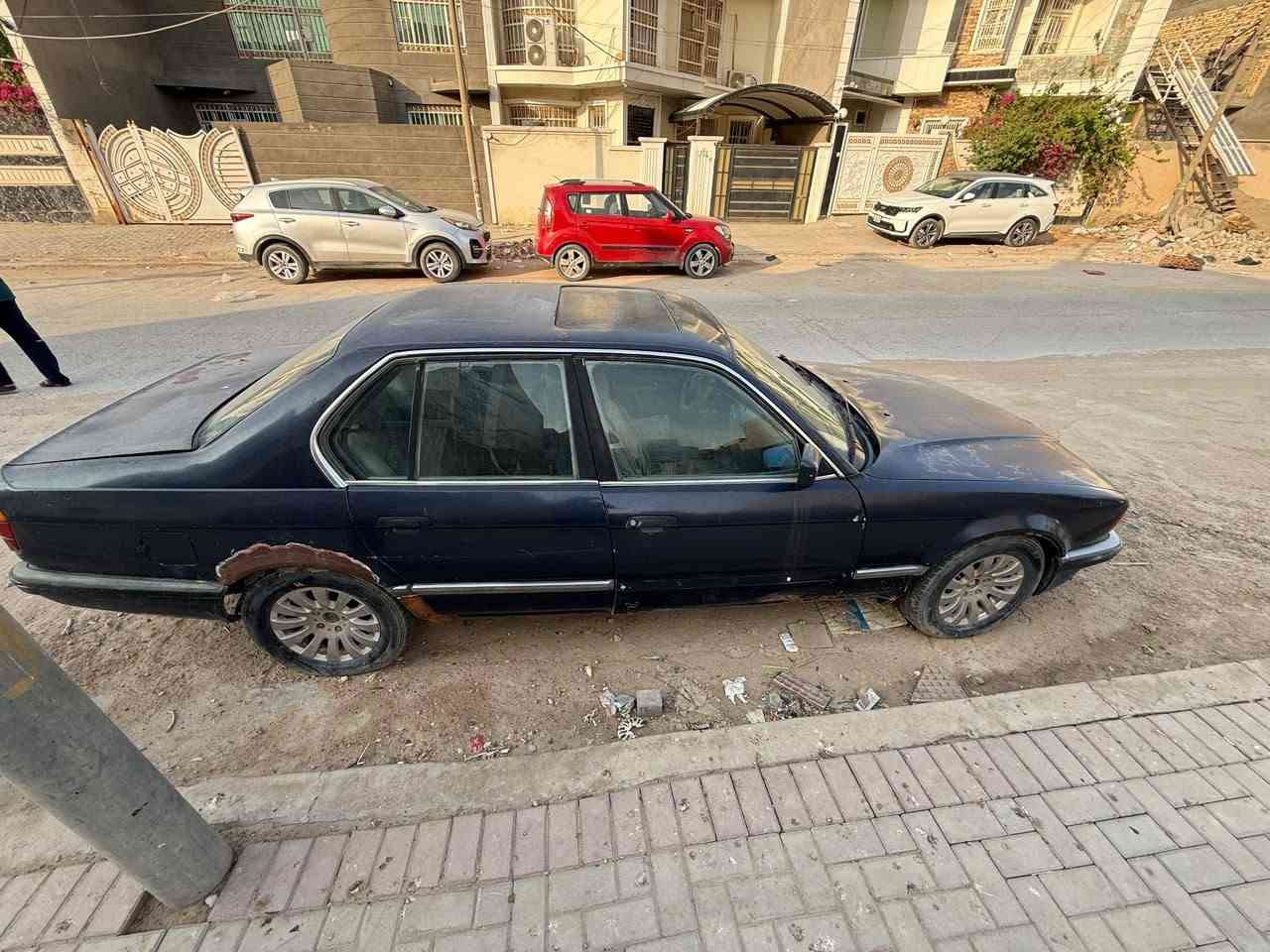 بي ام • ١٩٩٣ • حجم ٧٣٠