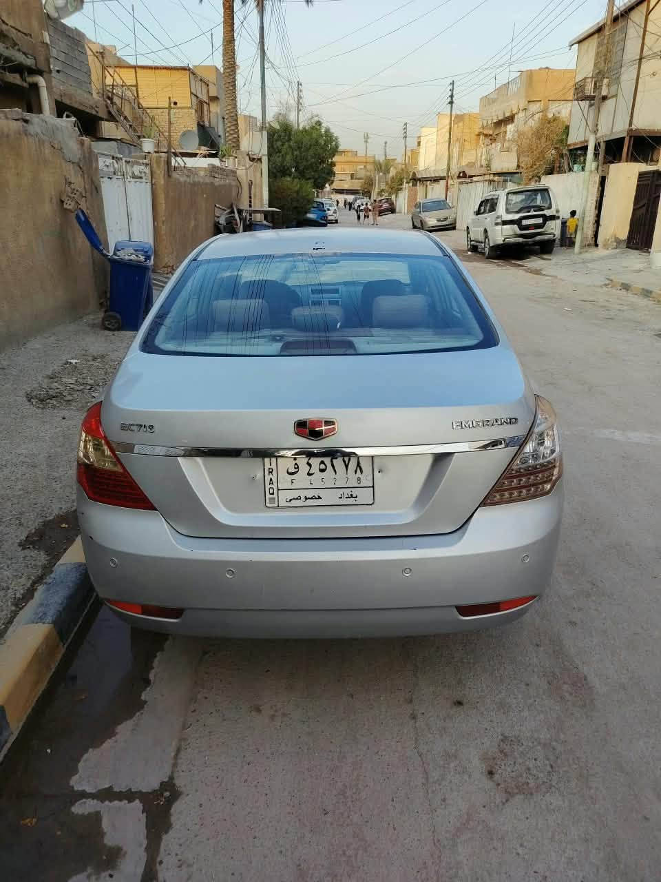 السلام عليكم عندي جيلي ام كراند c7 موديل ١٢ 
مكينه وكير مكفولات تبريد ثلج ماشيه ٨٧ الف حقيقي 
السيارة بيها ثلاث قطع صبغ اثر شخوط 
وبيها بالجاملغ الأمامي بارد على كل إصبعين 
رقم بغداد وباسمي شرط تحويل ثاني يوم
السعر ٥٠ ورقه وبيها مجال حك الجيه 
للتواصل على الرقم ***********
