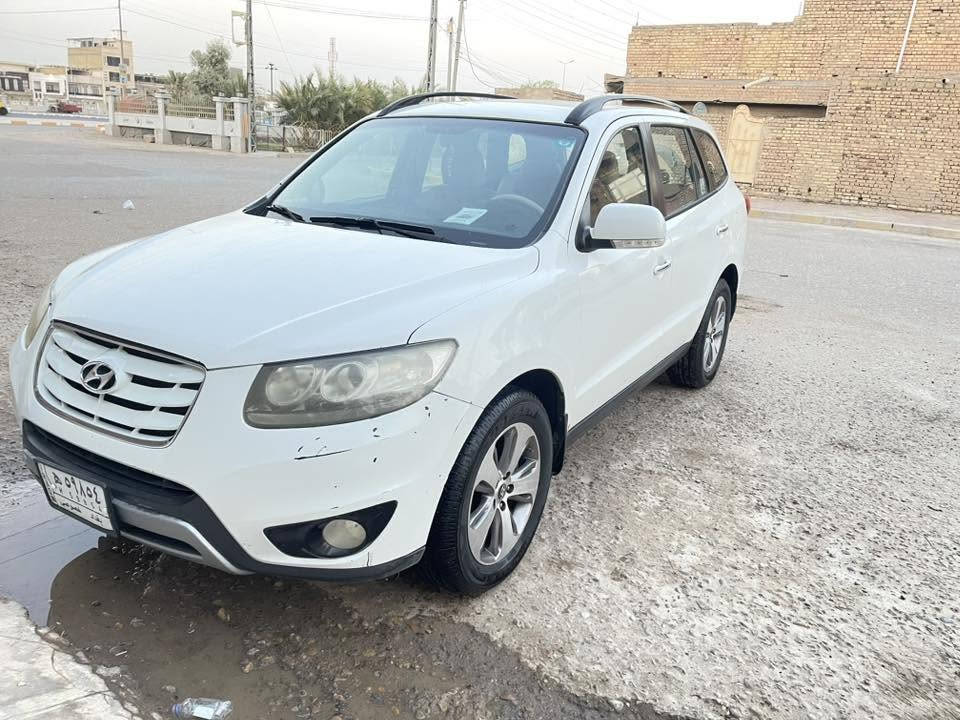 🚗 #هيوانداي #سنتافي 2012 - فول مواصفات 1/1 🚗
▪️ المحرك: 6 سلندر (V6)
▪️ الدفع: فور ويل 7×7 (4WD)
▪️ الاصباغ والحوادث: كفالة عامة من الدعامية للدعامية
▪️ الملكية: رقم بغداد باسمي (تحويل مباشر)
أبرز المواصفات:
 فتحة سقف (بانوراما/سلايد)
 تشغيل وبصمة أبواب
 7 راكب (ثلاث سرات)
 3 قطع تبريد (تبريد ثلج ❄️)
 مرايا شفط كهربائية
 مثبت سرعة 

للاستفسار الاتصال :☎️ ***********
 #ميسان
