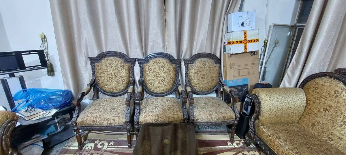 السلام عليكم   مكلف بالنشر  اخوان تخم للبيع قنفتين و اربع كراسي وسيت طبلات وكوشات تخم نظيف جدا اني دوشمجي والتخم مال ولد صاحبي كلفني ابيعة نظافتة 75٪  تخم مامتعوب يعني تاخذة وتنصبة بدون تصليح  السعر 700  مكانة بالامين الثانية  قرب مركز الشرطة للاستفسار  اكثر اتصال  *********** 
ملاحظة احيانا مامتواجد واتساب اكون خارج الشبكة
