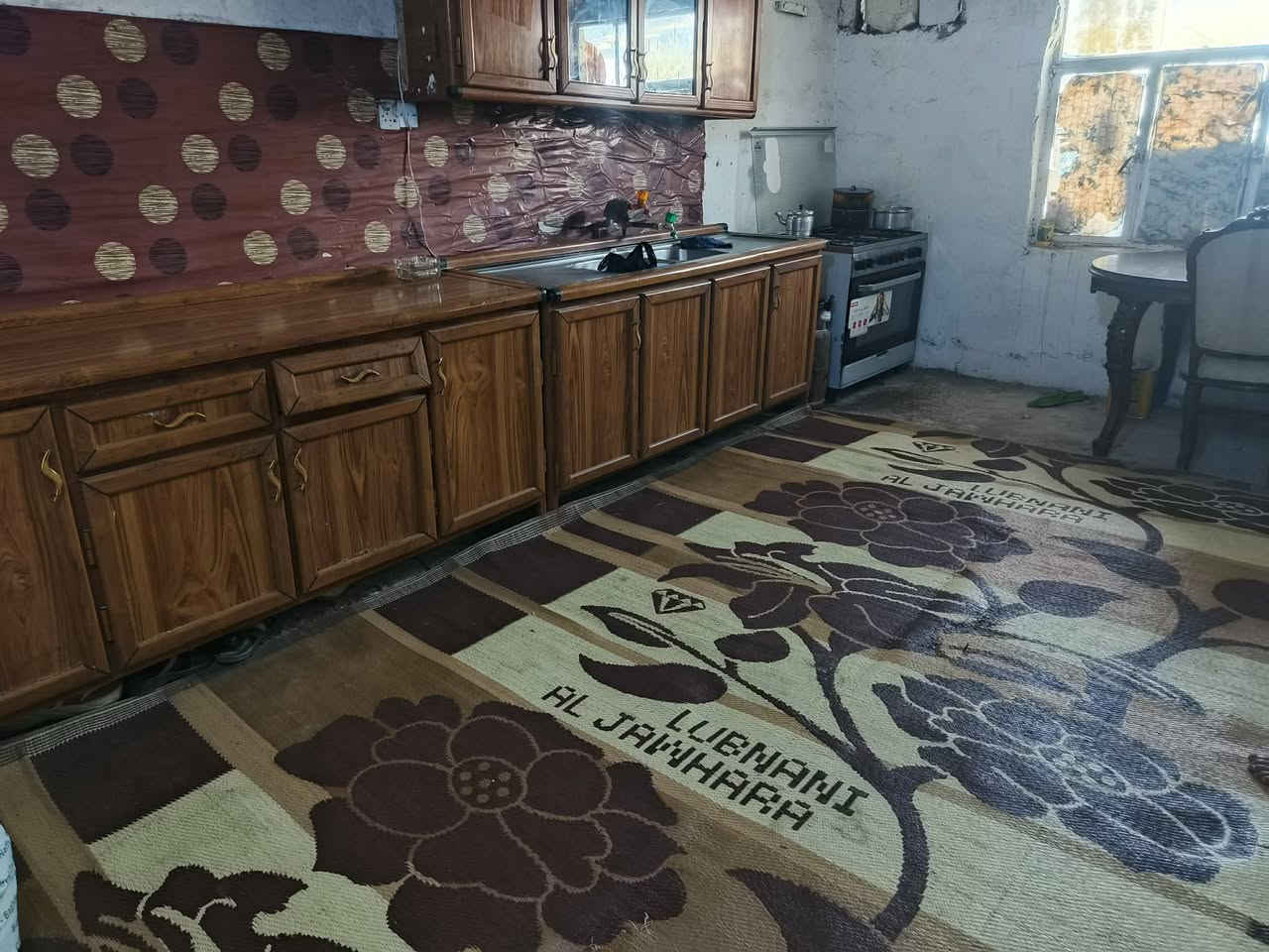بيت للبيع حي العامل بغداد 801قرب ساحه الرساله
يتكون من استقبال غرفه مطبخ ترك خلفي مساحته مال غرفه 
ترك جانبي حديقه كلش جبيره كراج سياره صحيات تأسيس جديد مجاري كهرباء  اي استفسار متواجد ع واتس ***********

