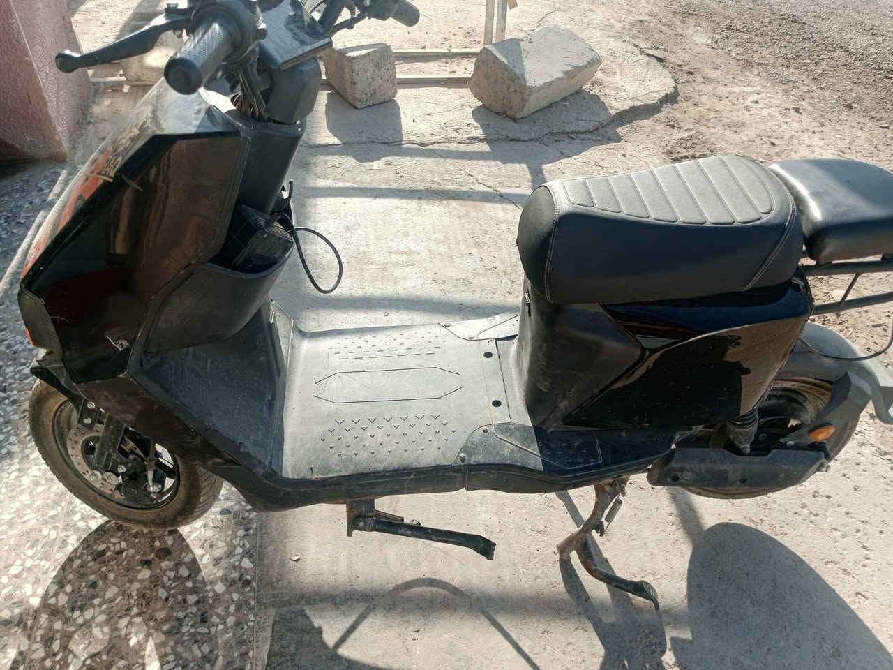 سلام عليكم درجه شحن للبيع الدرجه ما بيه اي نقص غير  باتري1 الدرجه نضيفه ما بيها اي نقص غير الباتري + مستعجل على بيعته السعر 350 وبيه مجال (المكان بغداد الدوره)الرقم ***********
