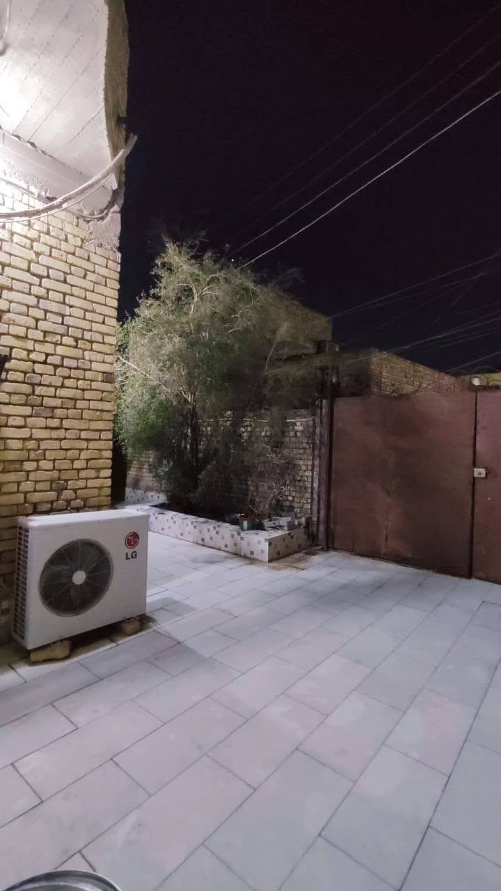 دار للبيع طابو صرف حي العسكري قرب جامع الثقلين المساحه 156 ركن.. يحتوي على استقبال ومطبخ وصالة وغرفة نوم وصحيات... الاتصال على الرقم ***********
