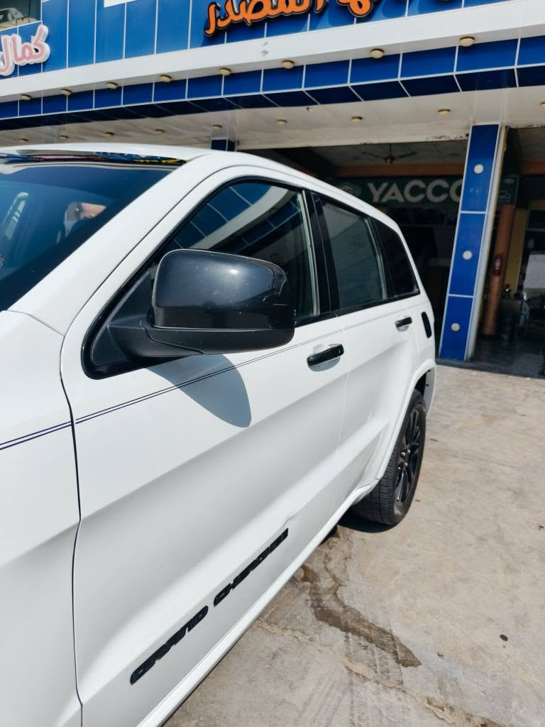 جيب كراند شيروكي 
الموديل   2020
المحرك : V6.  3.6L 
‏‎رادارات جانبيه خلفيه 
‏تحذير الخروج عن المسار 
‏‎تحذير النقطة عمياء  .
‏‎نظام تحذير عند التقاطعات.  
‏‎ كشافات الضباب LED. 
‏‎ دخول ذكي
‏‎حساسات خلفية. 
‏‎ مانع تصادم خلفي. وامامي و قيادة ذاتية 
داخل جلد اسود 
بانوراما 
اخشاب داخلية 
لدات محيطية 
شاشة كبيرة و نظام صوت الباين ١٠ سماعات و دمام خلفي بالصندوك 
كشنات كهرباء الامامية و كشن السائق حفظ ذاكرة 
جميع الكشنات تدفئة مع الستيرن 
مودات قيادة 4x4 
تخم ويل ٢٠ و تايرات جدد 
المري قلاب وي البك / تدفئة / اشاير
صندوك كهرباء 
ماشية  70   ميل 
  بيها قطعتين بس 
*********** للتواصل واتساب فقط
مكلف بالنشر البصرة, العراق
