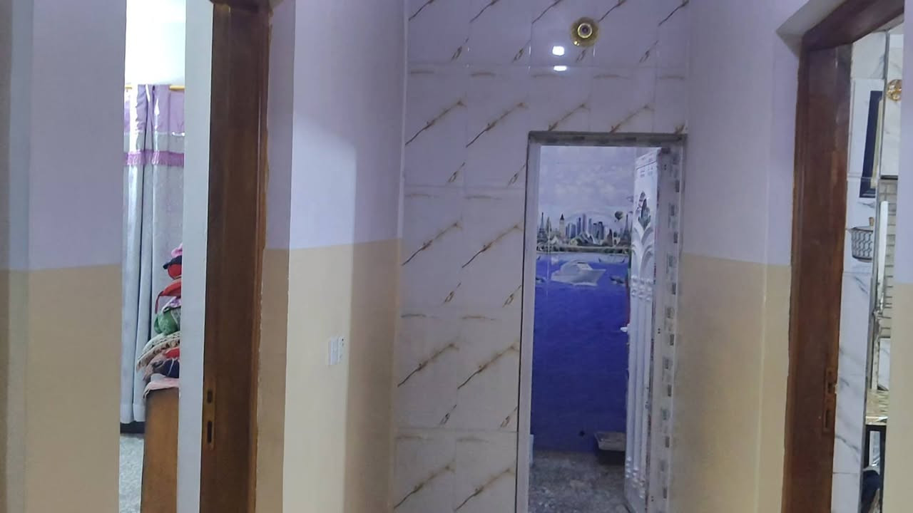 دار للبيع  بغداد كماليه شارع الاصفر 200متر واجهيه 10نزال 20بيت مرمم جديد يحتوي علئ 2محلات هوه والاثات قاطين للستفسار الاتصال ***********
