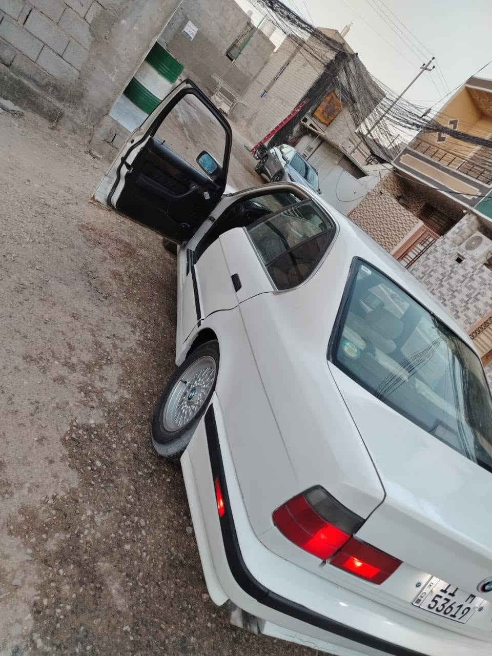 بي ام ٥٢٥ رقم انكليزي بغداد راعيه بلجفل ومداور فوري مواصفات كامله نقص فقط تبريد العنوان كربلاء السعر ٦٠ورقه وبيها مجال الشراي والي يعتني ***********..***********
