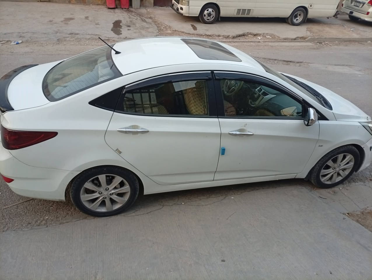 اكسنت.2011. خليجي. مكينه. ١٦٠٠.  فتحة سقف . جاهزة . رقم بغداد الدولي.مكان السياره بغداد بلديات. للاتصال. ***********

