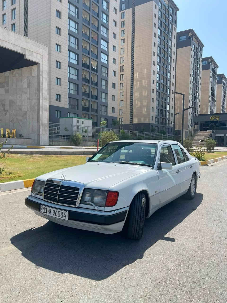 مرسدس دب
محرك300 قبق اسود
كير اوتو 
موديل ١٩٨٨ محدث ٩١ ترايش فقط مغيرها 
تبريد منضومه كامله مبدلها تبريد انجماد 
كراسي مخمل كهرباء 
سلايد طكتين
بلاديه بيها صبغ ٤ اقطع اثر جراد مال جادر 
ماشيه٢٥٣ الف كيلو حقيقي 
تخم تاير 
اريل كهرباء 
السعر ٧٩$ بيها مجال قليل لجادين بالشراء ولا احد يعاملني بالتلفون 
مكان بغداد نفق الشرطه حي حطين شارع سفارات 
*********** 
اخوكم ضياء الاسدي
