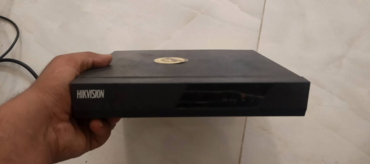 منضومة كامرات مراقبة متكونه من كامرات ٤ + ٢ حراريات هدية + محولات تشغيل ٢ + ماوس بلاتوث + جهاز تخزين (هارد جديد) السعر ٧٥ قفل واسط قضاء الحي ***********
