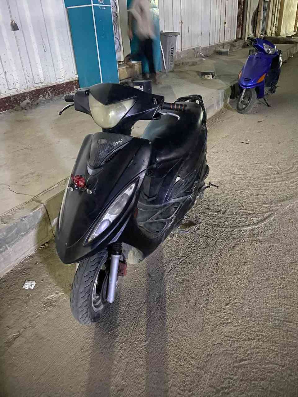 السلام عليكم دراجه جي فور للبيع شغاله نكره سلف وهندر لايت بك لايت كله شغال ابيع كوم حديد دراجه بيه دخانه بيضه تشتغل وتمشي كلشي مابيه بس دخانه شراي يراسلني او يتصل وبي خير ويدلل سعر ١٧٠ وبيه مجال 
***********
