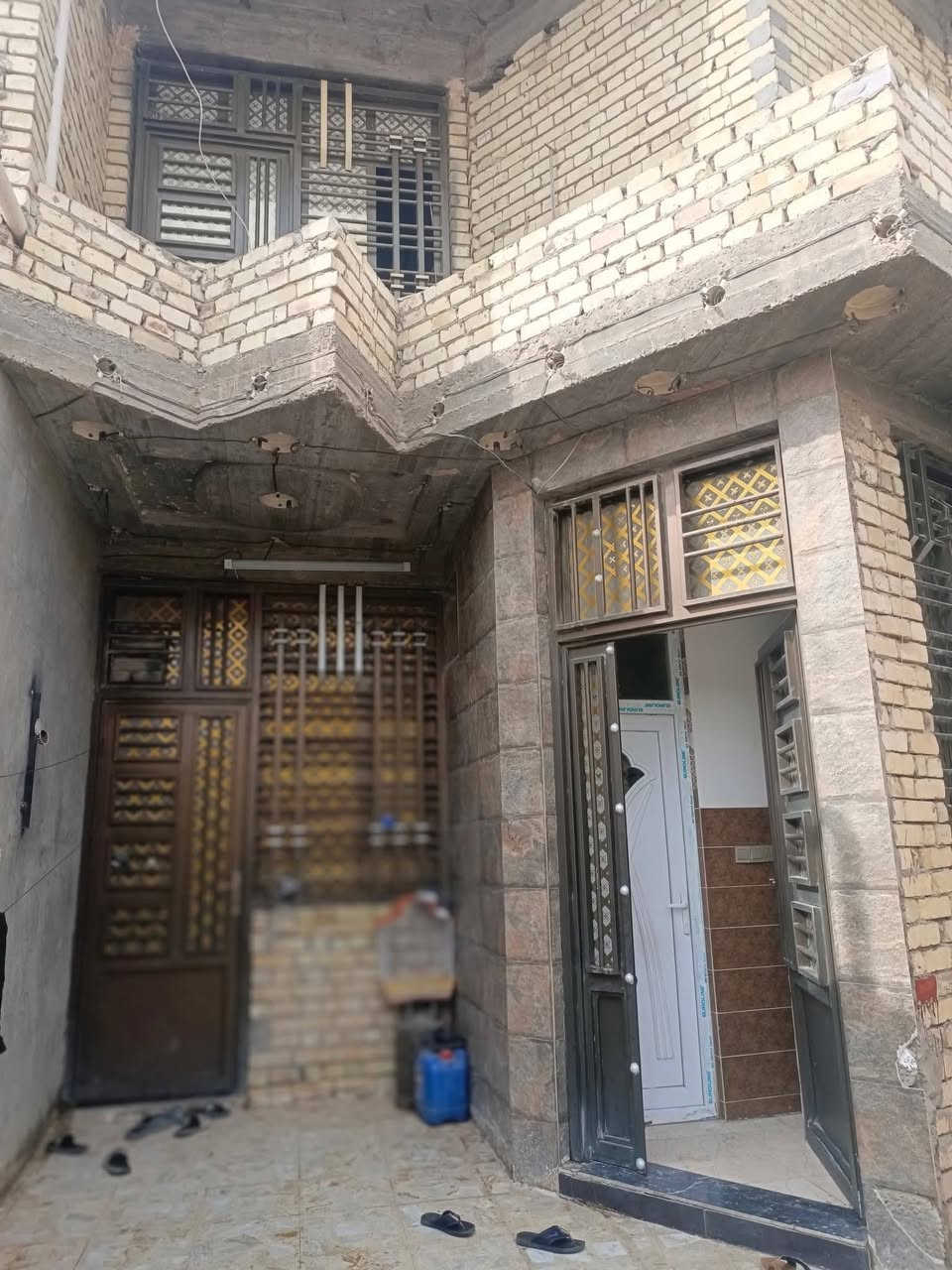 دار ١٥٠ متر طابو زراعي ٢٥ استقبال 6×4 غرف عدد2
الطابق الثانی غرف2+غرفه سویت 8×4+حمامات في كل طابق كاع ابو رشاد دخولها من منطقه المعوقين الكماليه وحي الرائاسه. شارع تجاري،15م +محل بالبیت السعر 180الرقم‪‏‪***********‬‏
